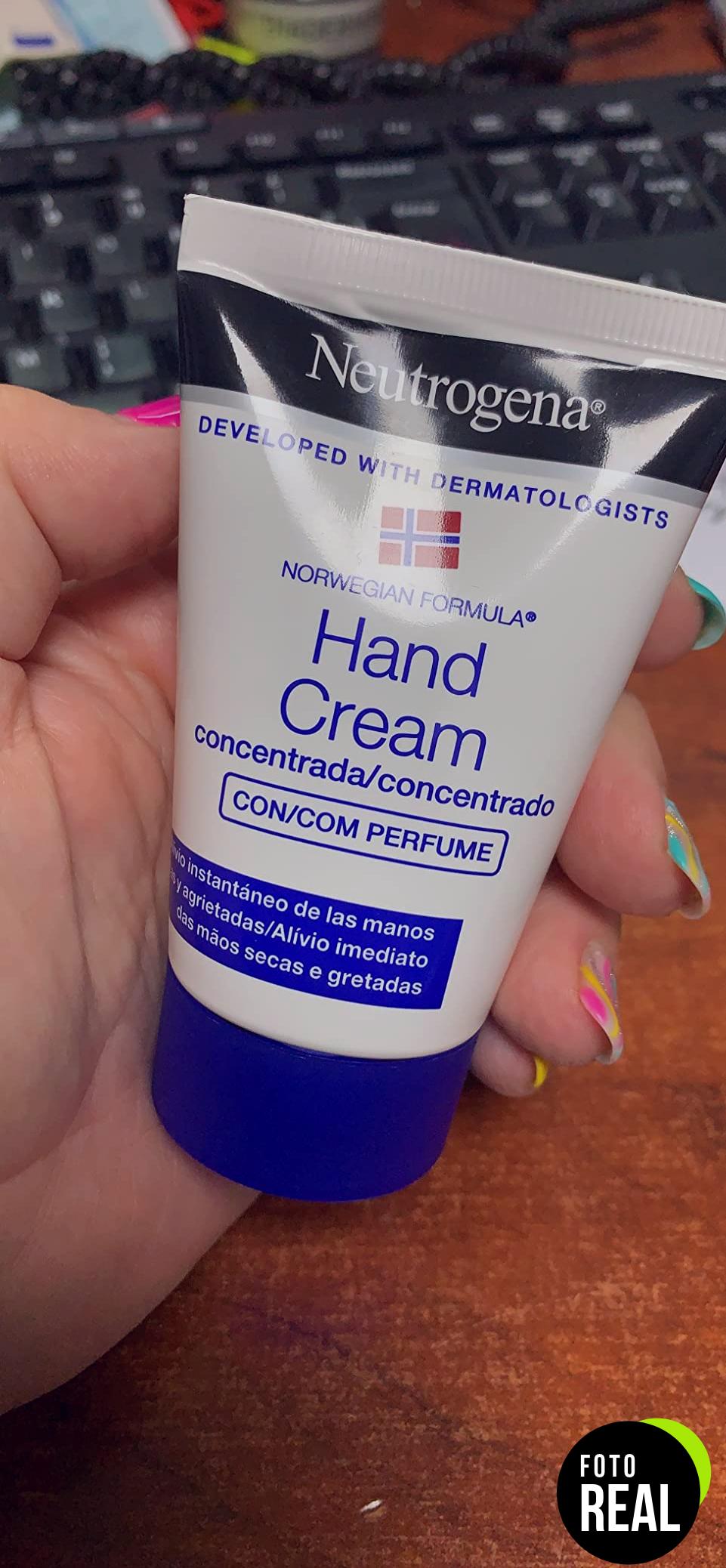 neutrogena-crema-manos-labial-spf20-foto-1